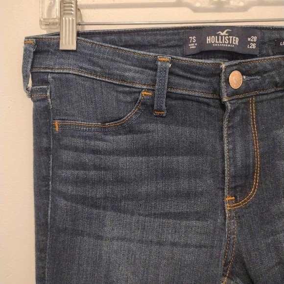 Hollister - 28x26 Distressed Low Rise Jean Legging - Picture 4 of 14